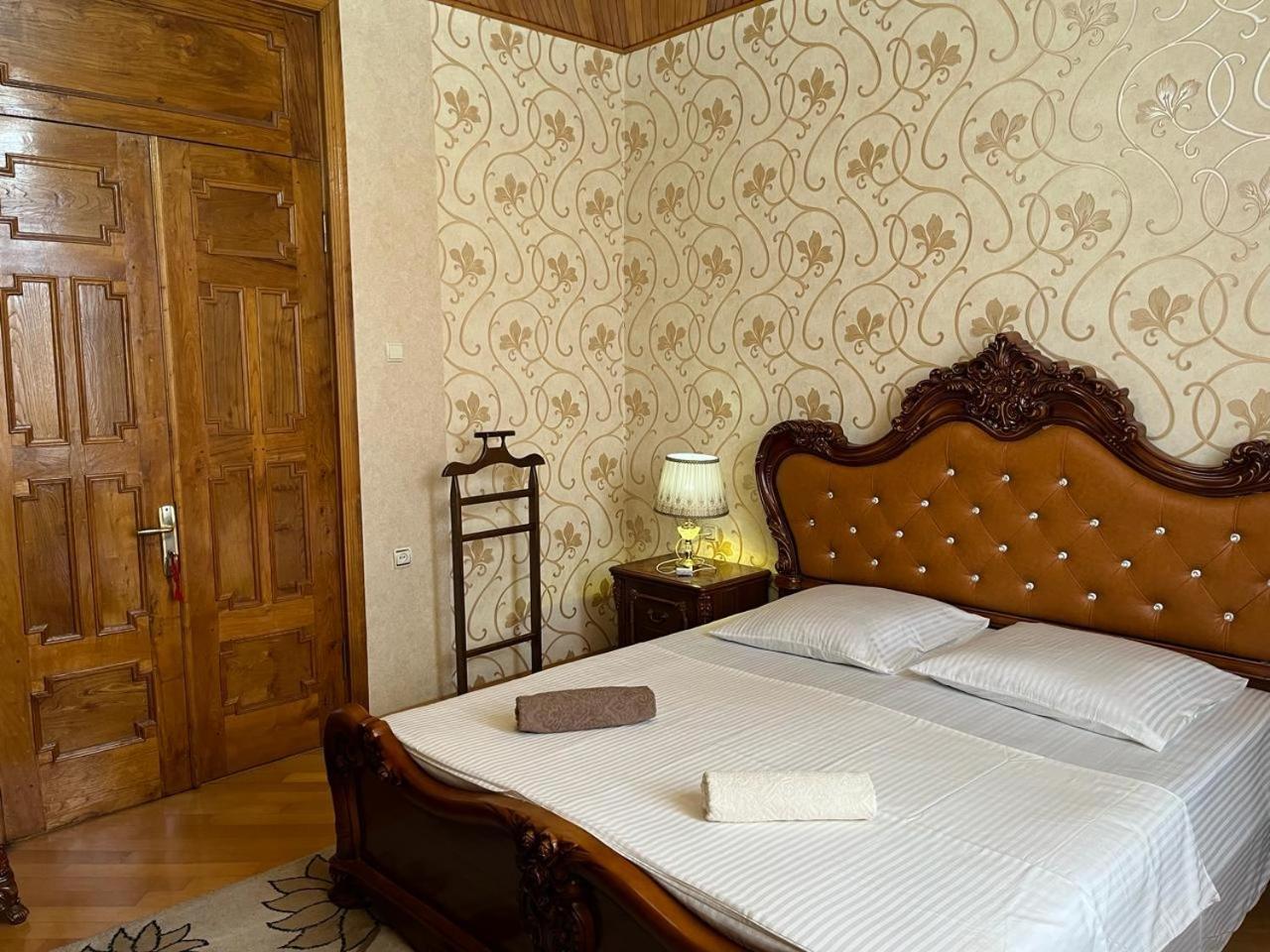 Guest House Levan II Dadiani Зугдиди Екстериор снимка