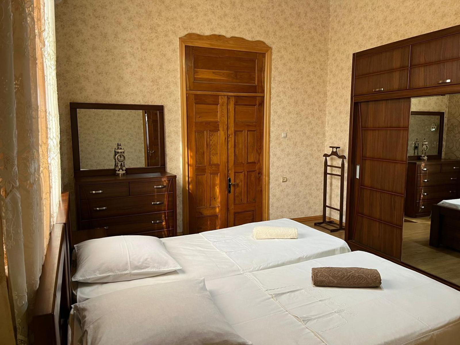 Guest House Levan II Dadiani Зугдиди Екстериор снимка
