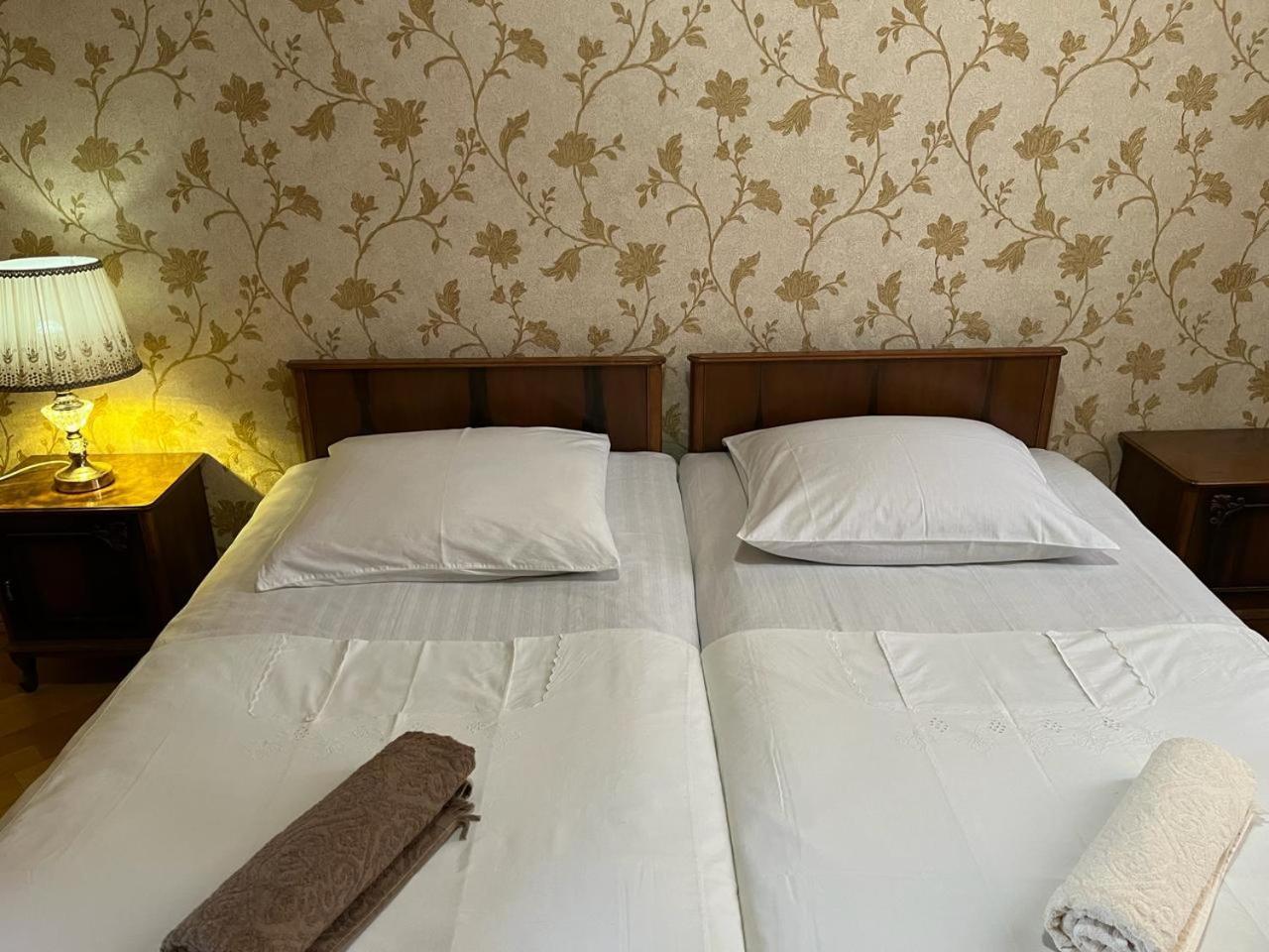 Guest House Levan II Dadiani Зугдиди Екстериор снимка