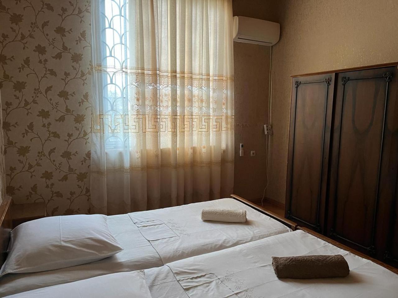 Guest House Levan II Dadiani Зугдиди Екстериор снимка