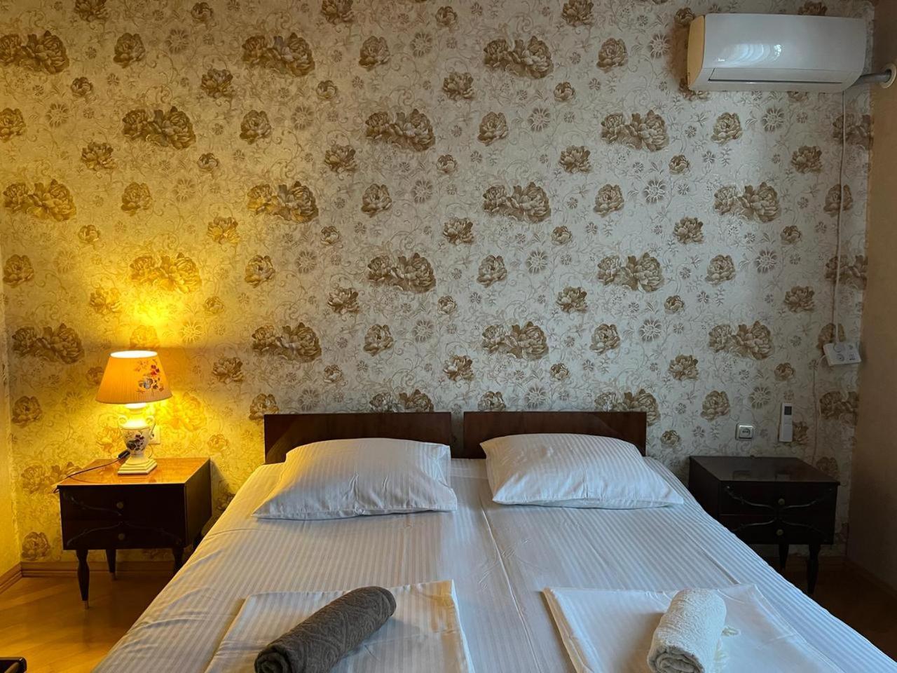 Guest House Levan II Dadiani Зугдиди Екстериор снимка