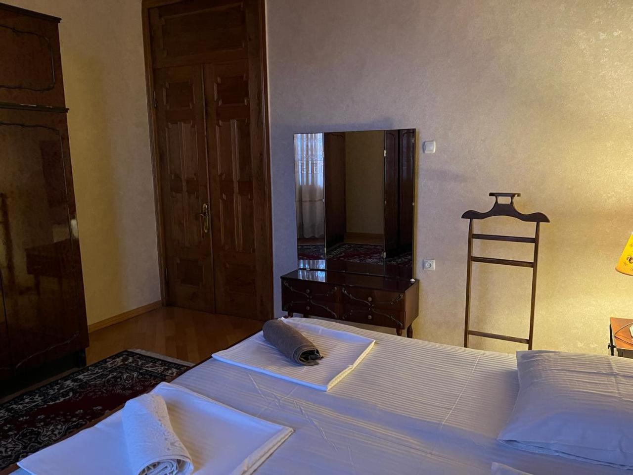 Guest House Levan II Dadiani Зугдиди Екстериор снимка