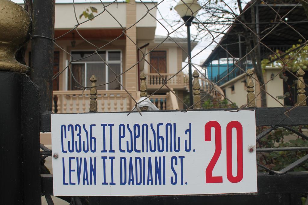 Guest House Levan II Dadiani Зугдиди Екстериор снимка
