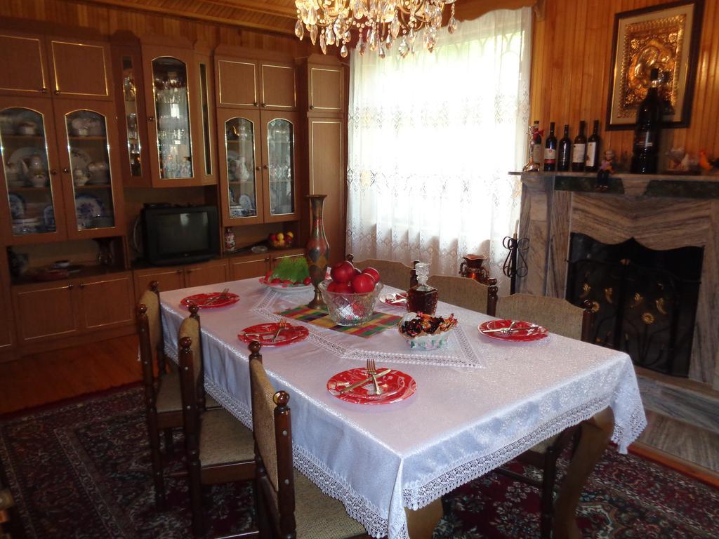 Guest House Levan II Dadiani Зугдиди Екстериор снимка