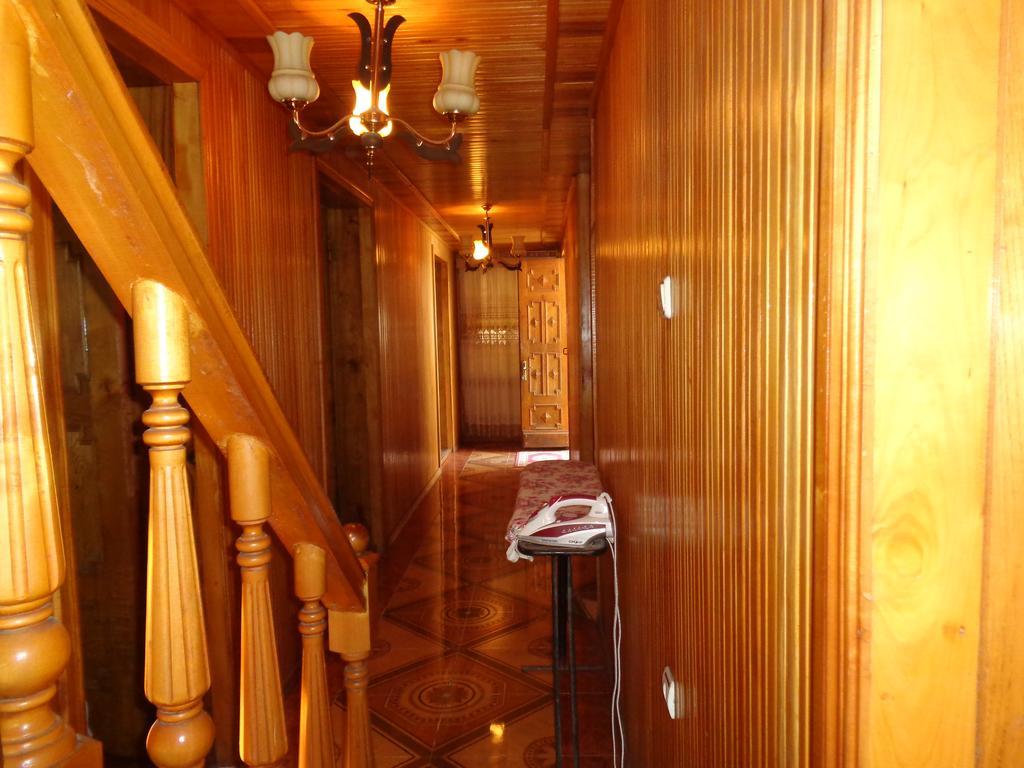Guest House Levan II Dadiani Зугдиди Екстериор снимка