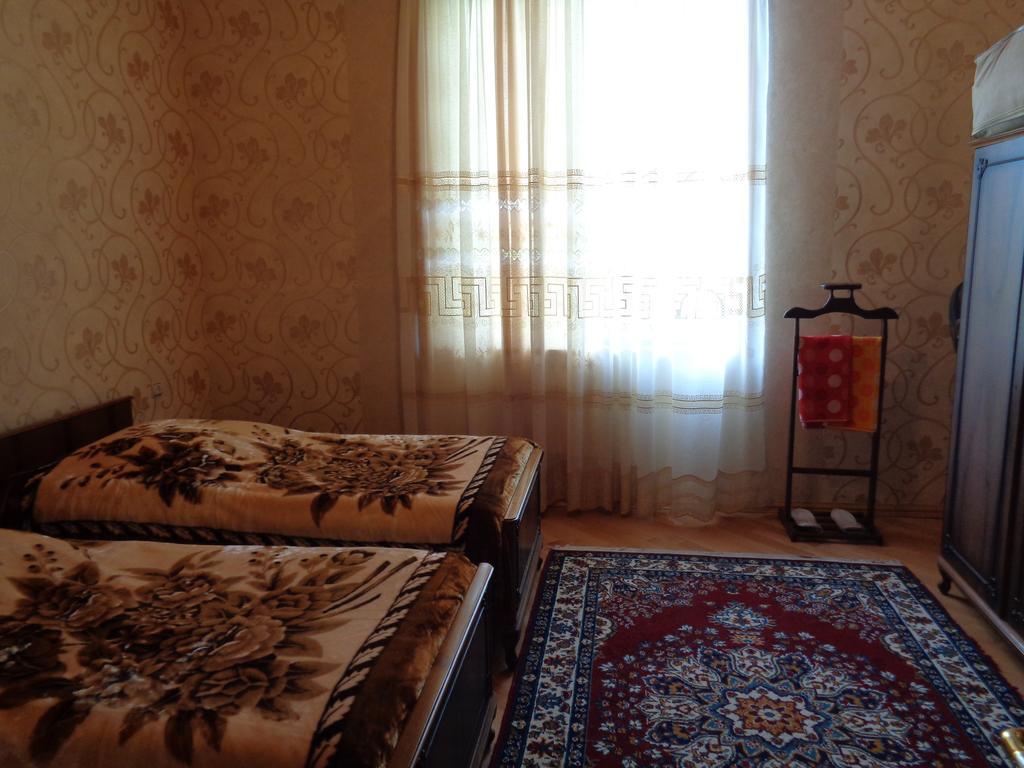 Guest House Levan II Dadiani Зугдиди Екстериор снимка