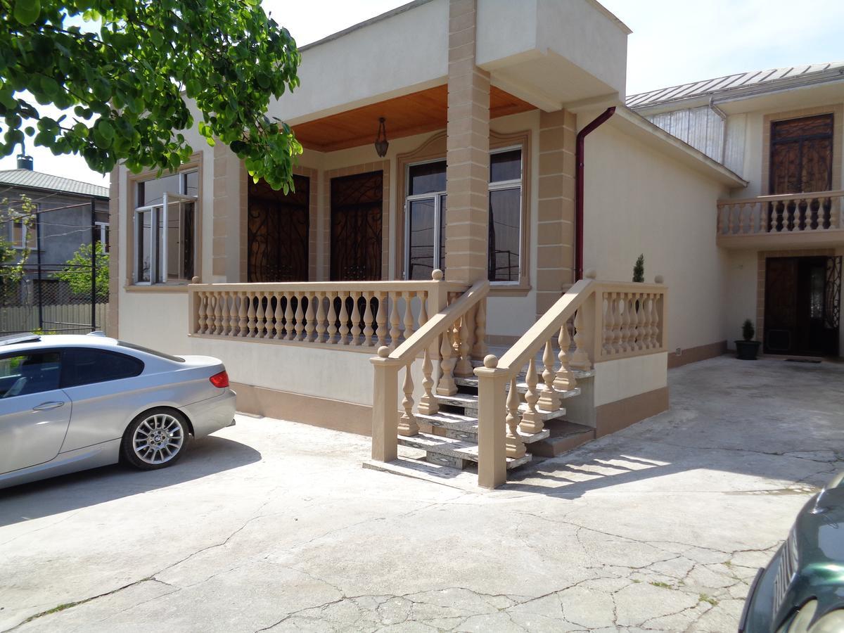 Guest House Levan II Dadiani Зугдиди Екстериор снимка