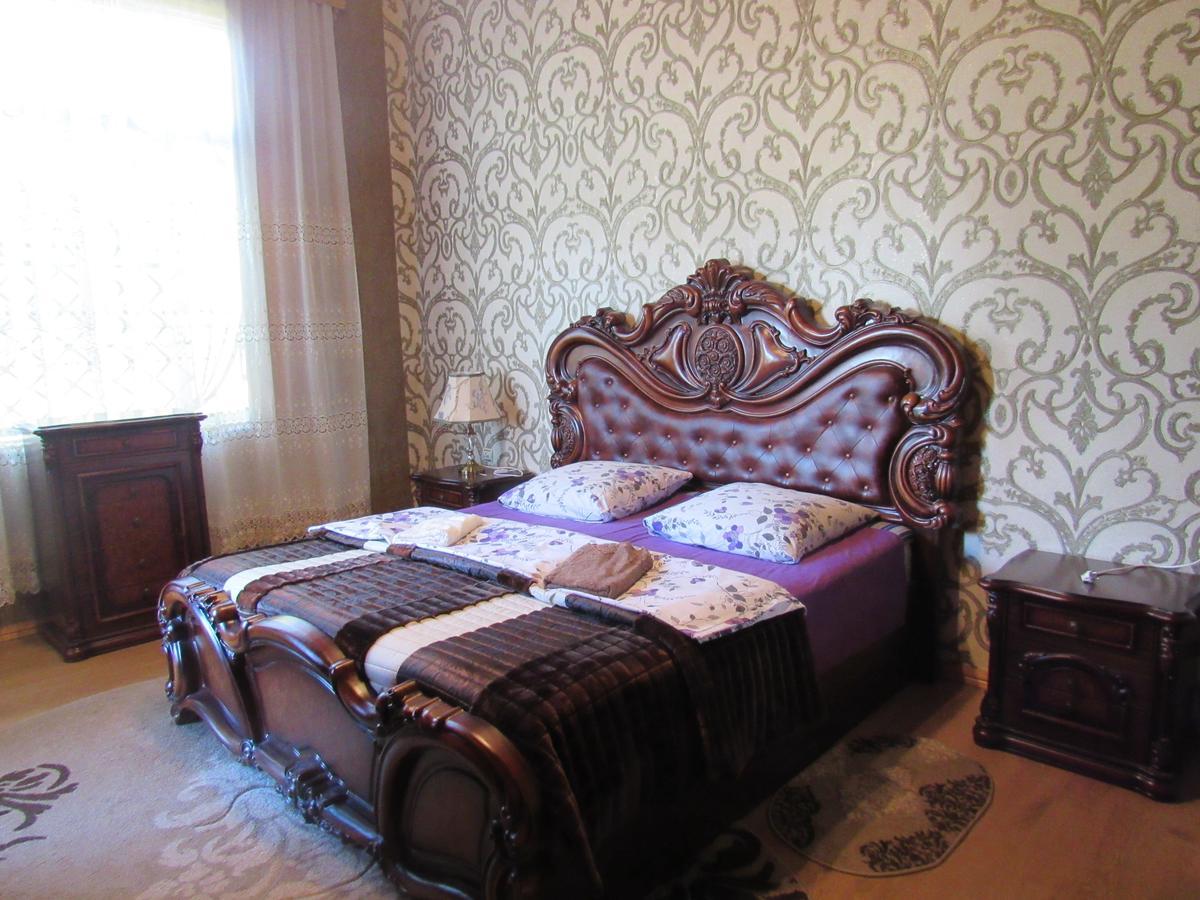 Guest House Levan II Dadiani Зугдиди Екстериор снимка