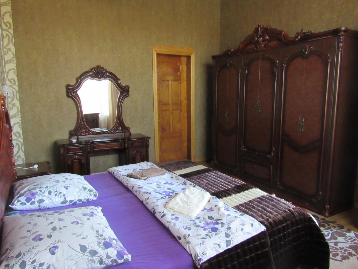 Guest House Levan II Dadiani Зугдиди Екстериор снимка